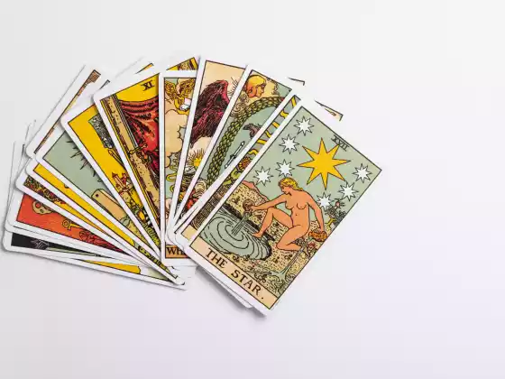 2022 年 6 月的精神指導、心理占星和活塔羅牌